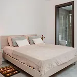 Amazing 2 Bed In Centre - Designer Finish