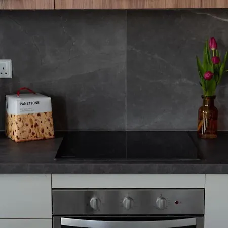 Amazing 2 Bed In Centre - Designer Finish *