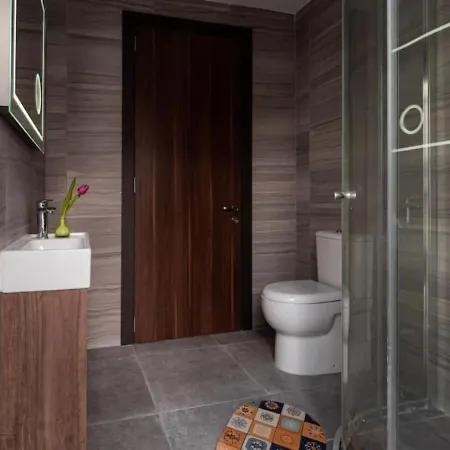 Amazing 2 Bed In Centre - Designer Finish