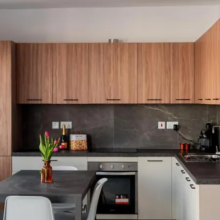 Amazing 2 Bed In Centre - Designer Finish