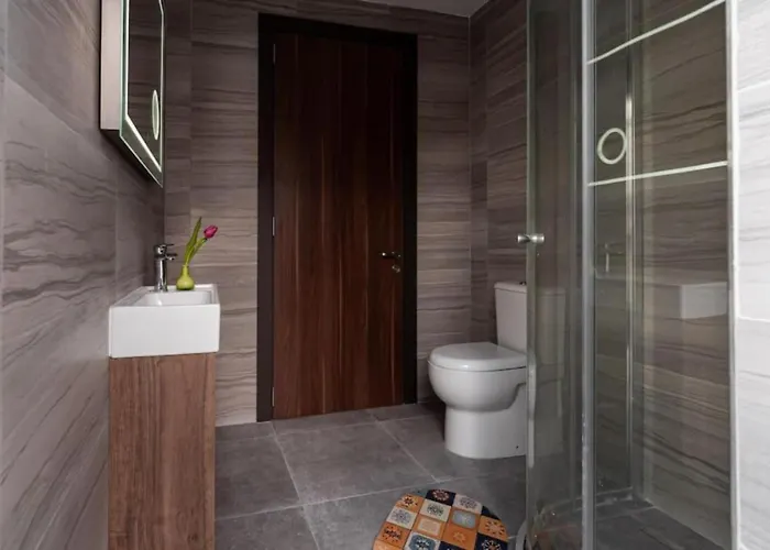 Amazing 2 Bed In Centre - Designer Finish