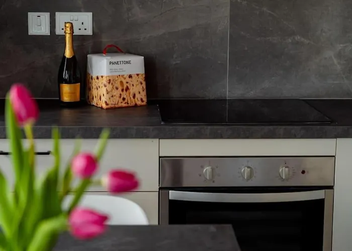 Amazing 2 Bed In Centre - Designer Finish Apartament