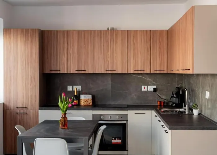 Amazing 2 Bed In Centre - Designer Finish