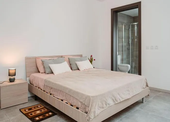 Amazing 2 Bed In Centre - Designer Finish